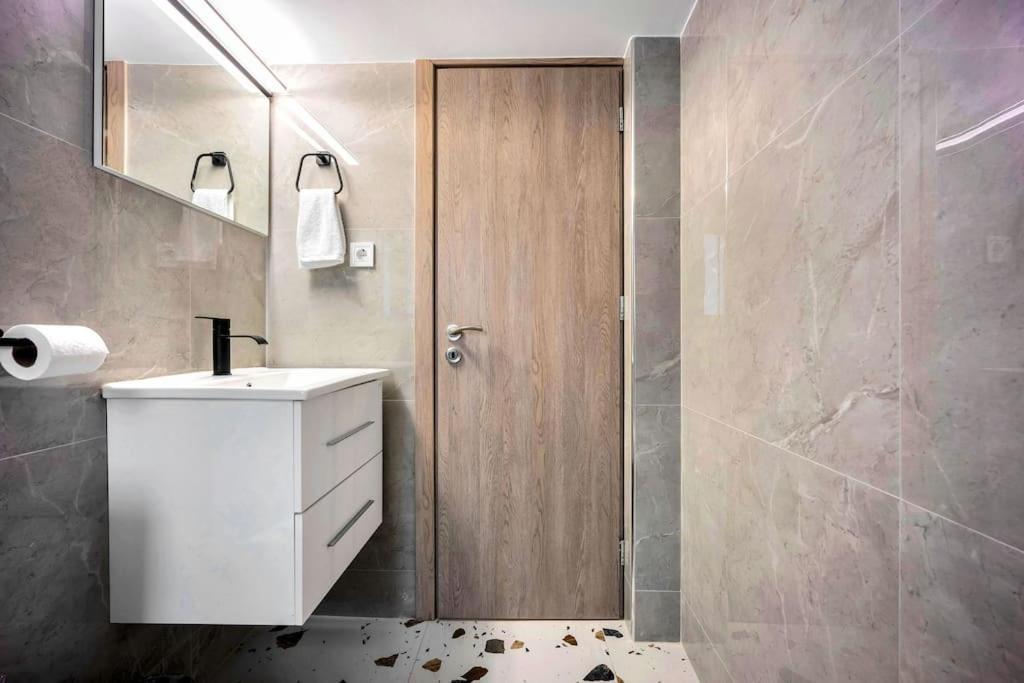 Artemis Modern Apartment Atenas Exterior foto