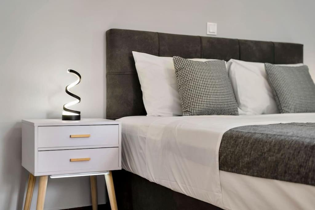 Artemis Modern Apartment Atenas Exterior foto